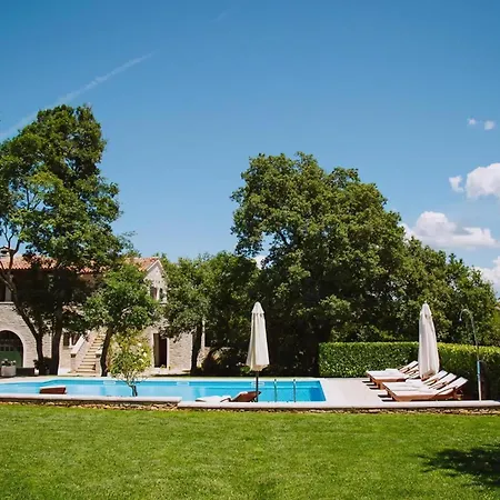 Mit Garten Und Pool Sowie Herrlicher Aussicht * Kringa