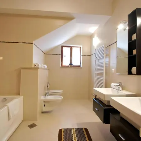 Tatil Evi Mit Garten Und Pool Sowie Herrlicher Aussicht Kringa
