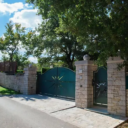 Tatil Evi Mit Garten Und Pool Sowie Herrlicher Aussicht *