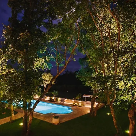 Mit Garten Und Pool Sowie Herrlicher Aussicht *